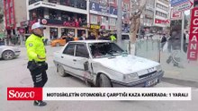 Motosikletin otomobile çarptığı kaza kamerada: 1 yaralı