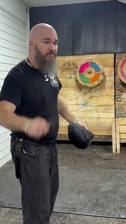 Knife  trowing challenge