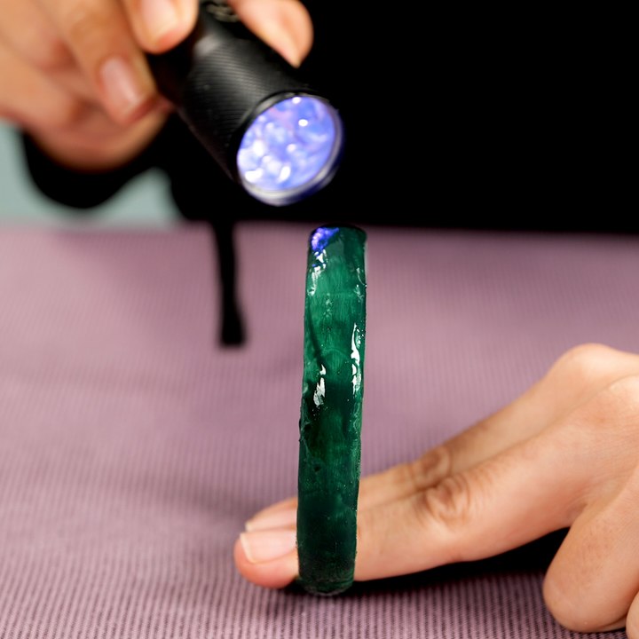 Festive bracelet from an old manicure set 💅🏻 #diyjewelry #upcycle #creativeideas #handmadeaccessories