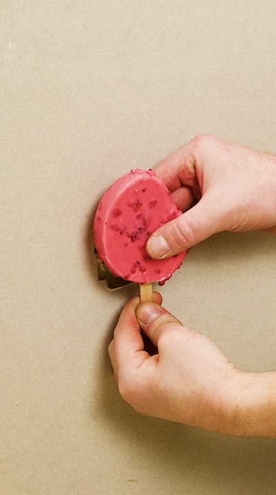 He is repairing the wall with ice cream🍦easy hack