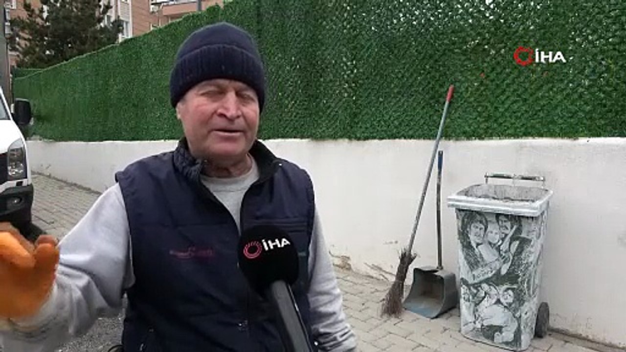 İzmit'in Çöpçüler Kralı Süpürgesini kalem, konteyneri tuval yapan emektar