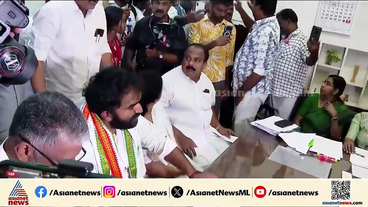 കോട്ടയം ആർഡിഒ ഓഫീസിലെത്തി നാമനിർദേശ പത്രിക സമർപ്പിച്ച് ചാണ്ടി ഉമ്മൻ |Chandy Oommen