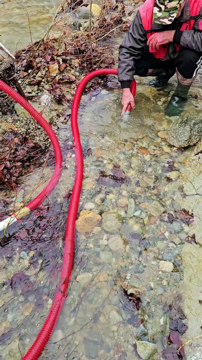 Testing a 1.5-inch homemade gold prospecting nozzle.