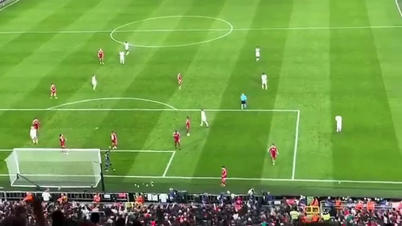 "Neymar holandês" precisa amputar parte do corpo após acidente em jogo da Champions League; veja