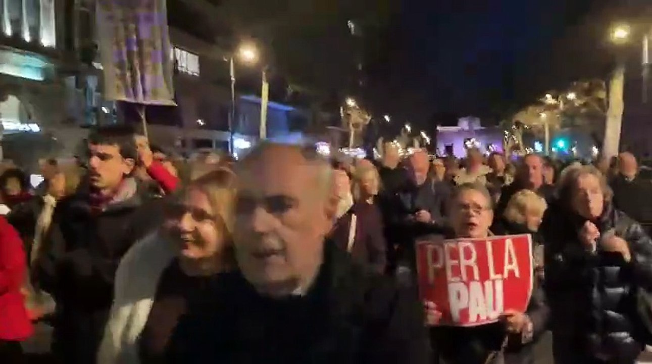 "L'Estaca" sona  a la manifestació contra la guerra a València
