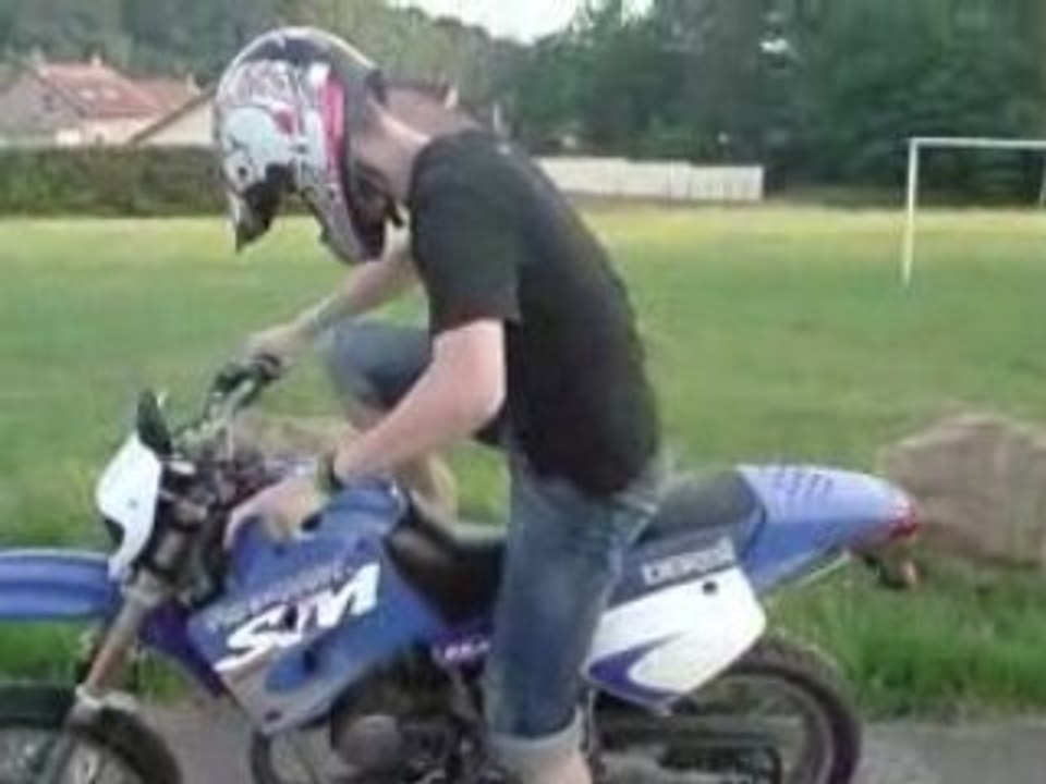 Nico qui sait roulé avec la charette de djo part 1