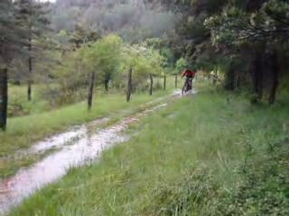 big flaque ou ruisseau