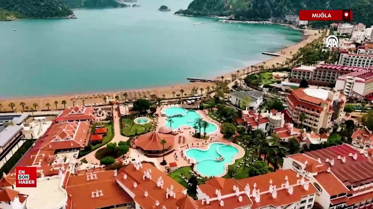 Muğla'da turizm sezonu İngiliz turist kafilesinin gelmesiyle başladı