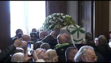 Bossi, terminati i funerali col "Va pensiero" e i cori "Secessione"