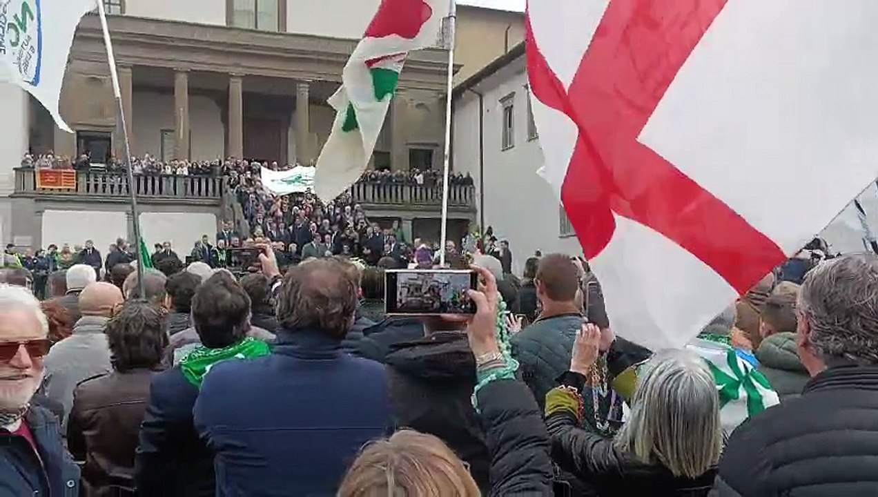 "Secessione, secessione...": il grido all'arrivo di Meloni e Salvini