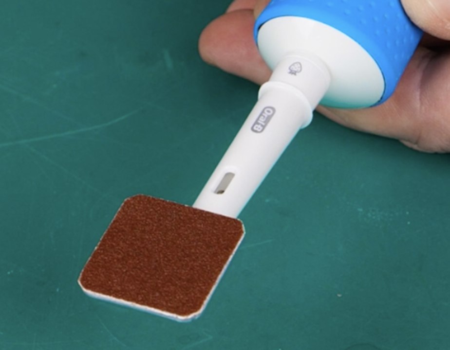 Tiny mechanical sanding tool