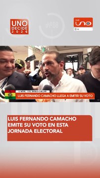 En el marco de la jornada electoral, Luis Fernando Camacho acudió a su recinto y emitió su voto