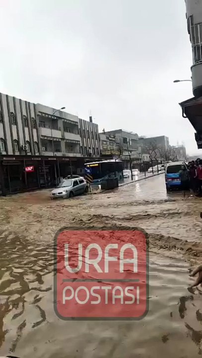 Eyyübiye mahallesi sular altında kaldı