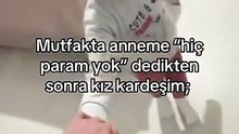 Abisi param yok deyince içindeki anneanne şefkatini uyandırıp abisine gizlice harçlık veren minik 😊