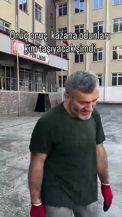 Tokyo Drift akımına yeni bir soluk getiren liseli çocuklar ve okul görevlisi 😂