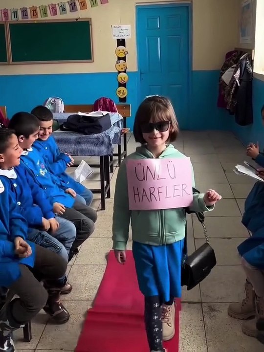 Çocuklara sadece kitaptan okumayan, eğitimci olmayı hak eden tüm öğretmenlerimiz iyi ki var 🙏🏻