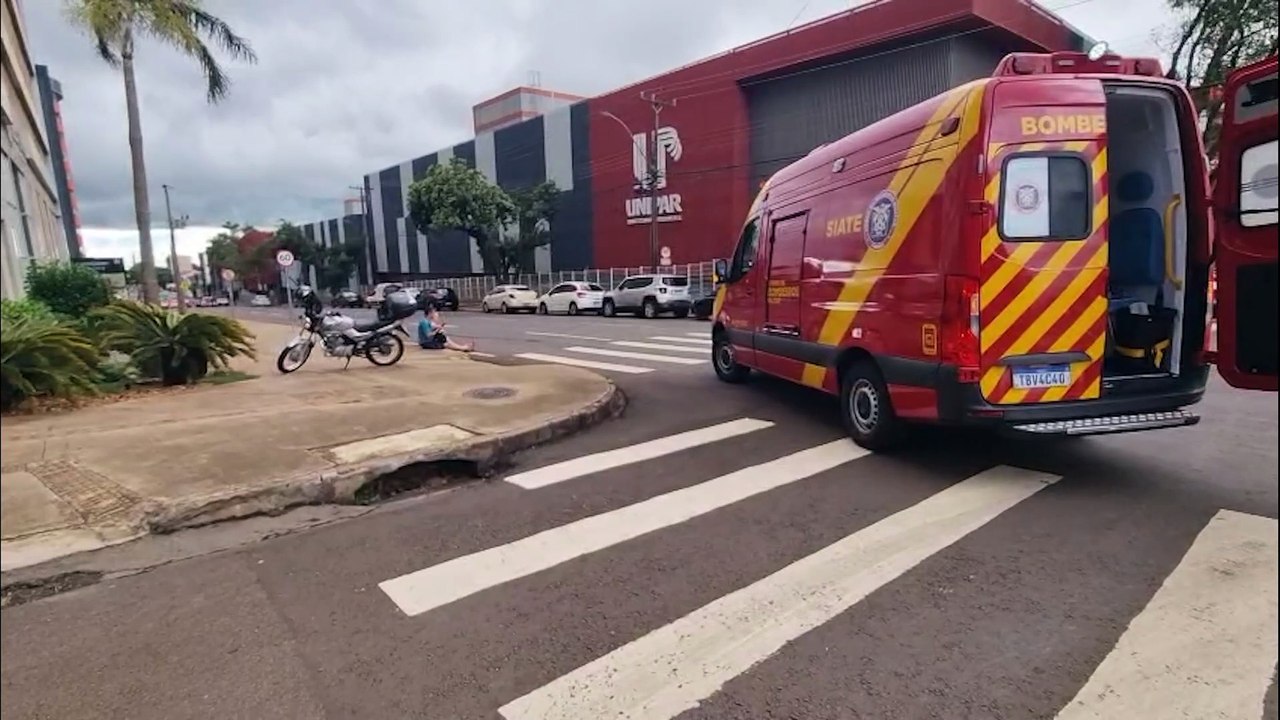 Motociclistas sofrem ferimentos em acidente de trânsito no Centro