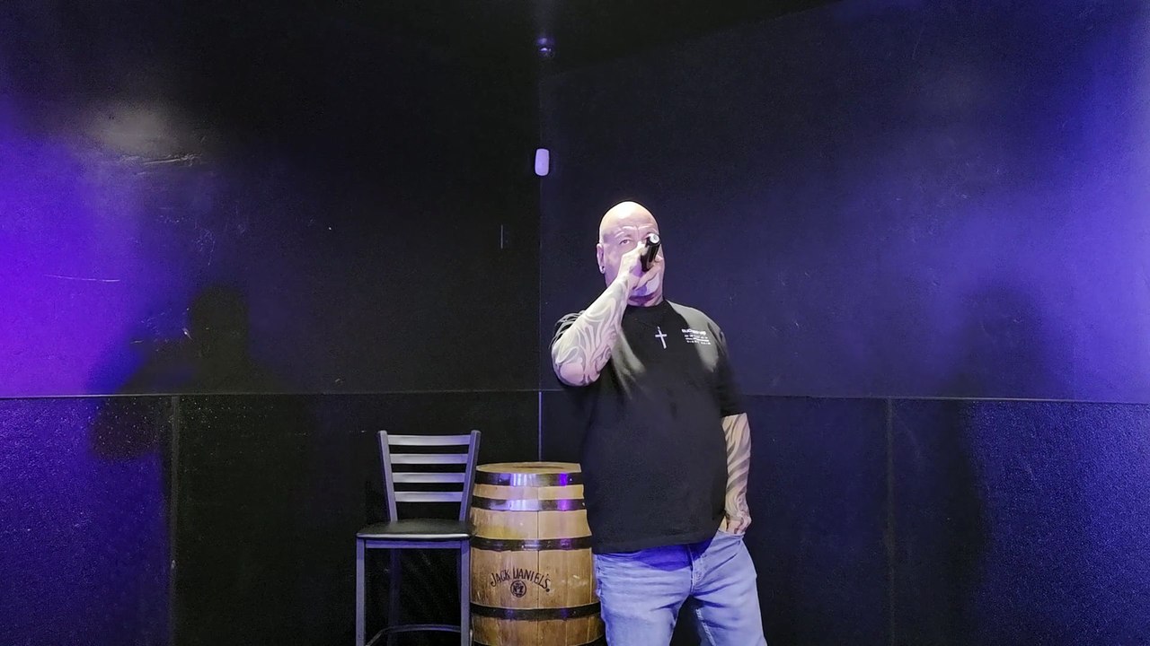 ASKING ALEXANDRIA - NEVER GONNA LEARN (PERFORMED LIVE AT THE WESTERNER)