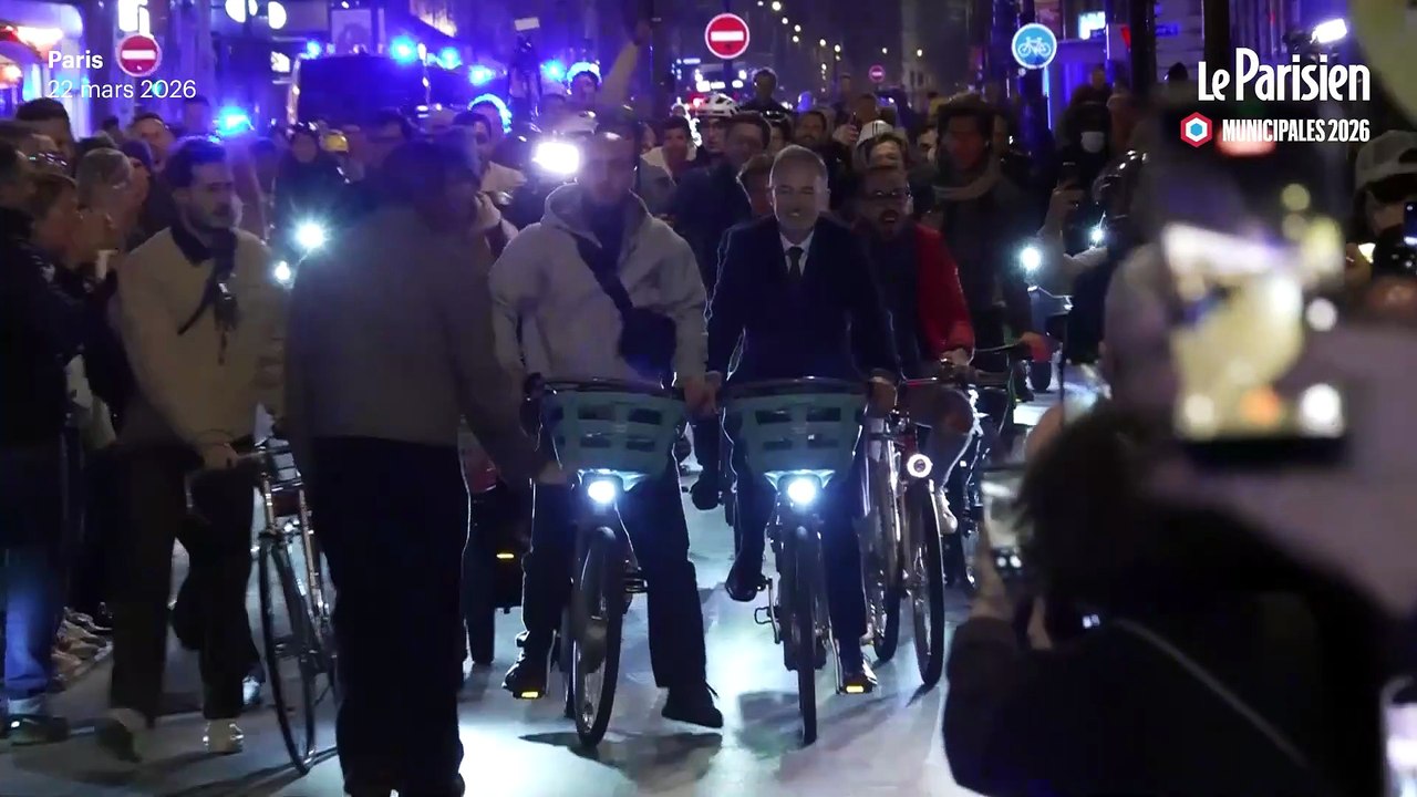 Paris : l'embrassade d'Emmanuel Grégoire et Anne Hidalgo