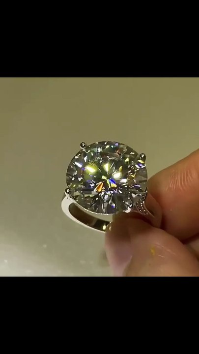 Elegant Jewelry Showcase | Luxury Sparkle Fashion Piece