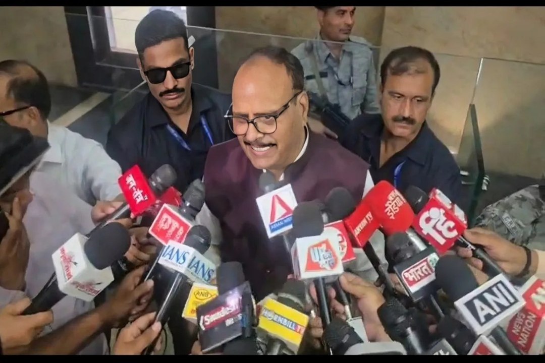 ब्रजेश पाठक का सपा पर तीखा प्रहार: ‘100 चूहे खा...