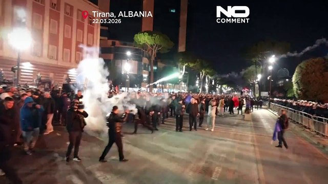 Arnavutluk’ta hükümet karşıtı gösteri: Protestocular polisle çatıştı