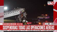 Avión chocó contra camión de bomberos en pleno aeropuerto: hay varios heridos