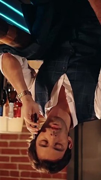 Le Professeur Avec Qui Je Sors Est Milliardaire - FULL Reelshort