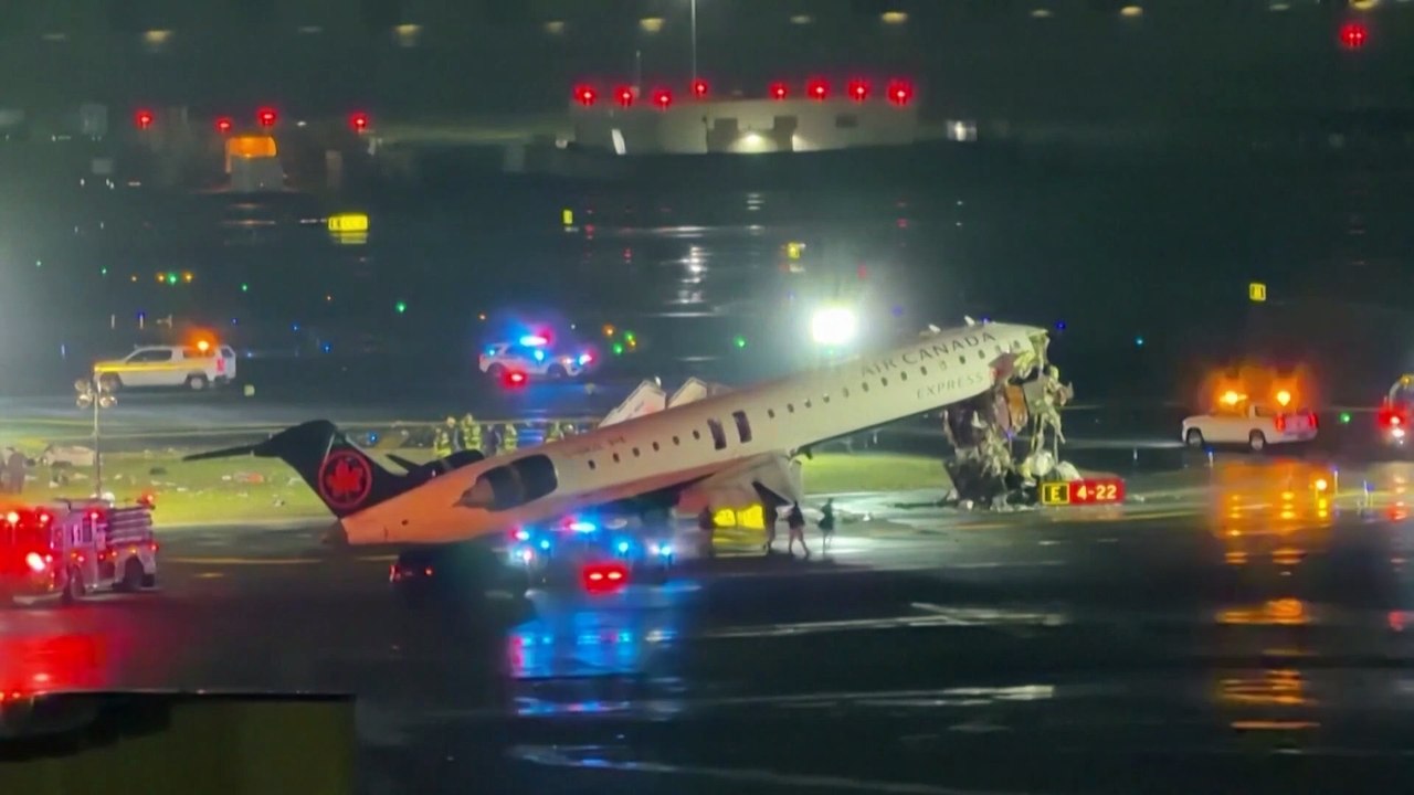 Aufnahmen zeigen Ausmaß von Flugzeug-Crash in New York