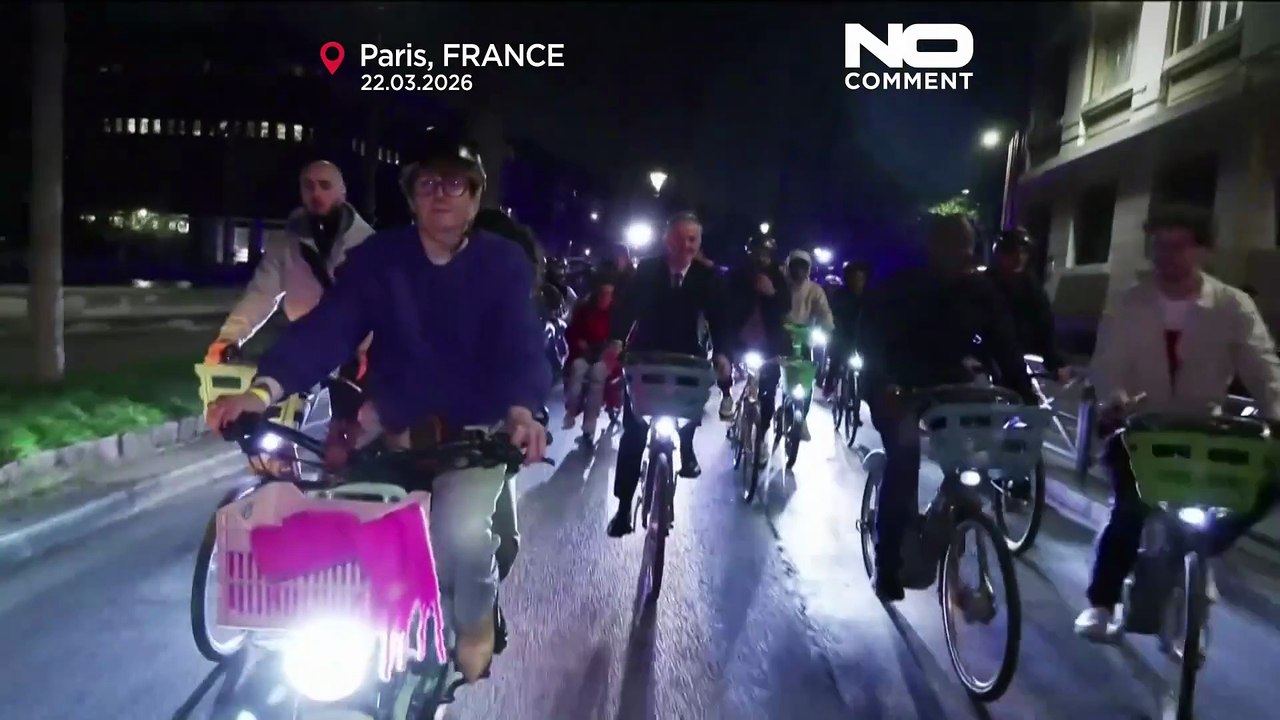 Neuer Pariser Bürgermeister Emmanuel Grégoire radelt nach Wahlsieg ins Rathaus