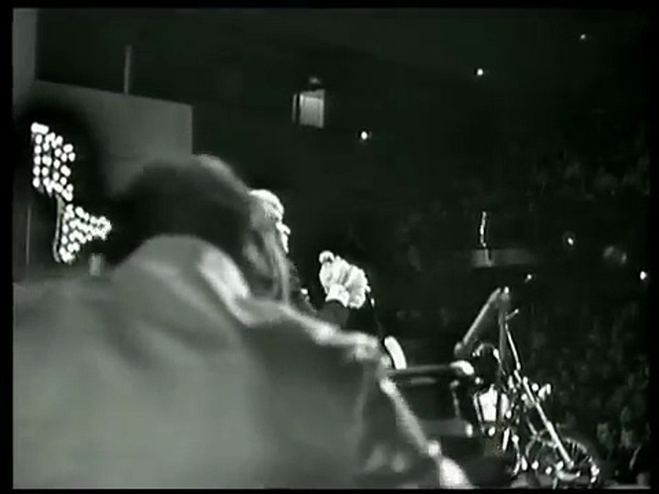 1968 – Johnny Hallyday – Jeune Homme (Télé Dimanche, 1ère Chaîne, 29 Septembre)