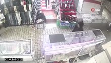 Önce kameralara sonra polise yakalanan pişkin hırsızın savunması ''pes'' dedirtti