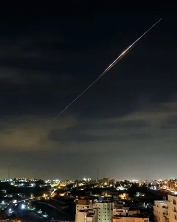 Iran : Nouvelle salve de missiles sur Israël, escalade des tensions et inquiétudes mondiales