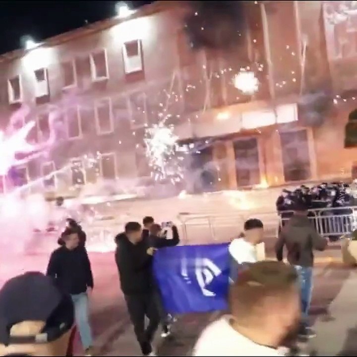 Muhalefetin çağrısıyla sokağa indiler! Başbakanlık konutu ateşe verildi