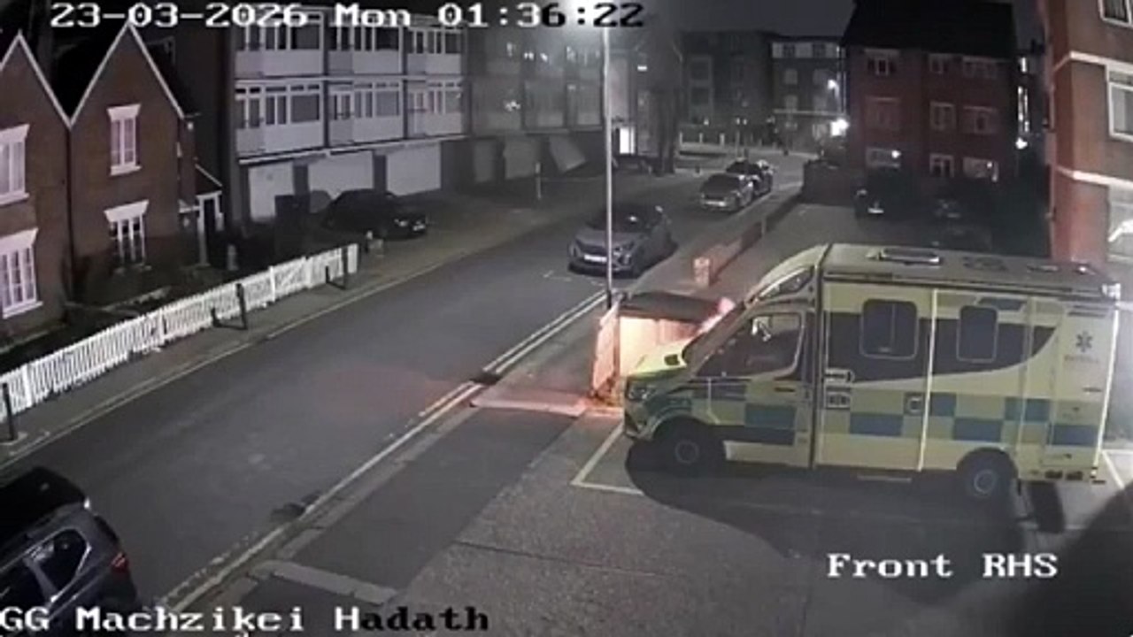 Ambulâncias incendiadas em Londres