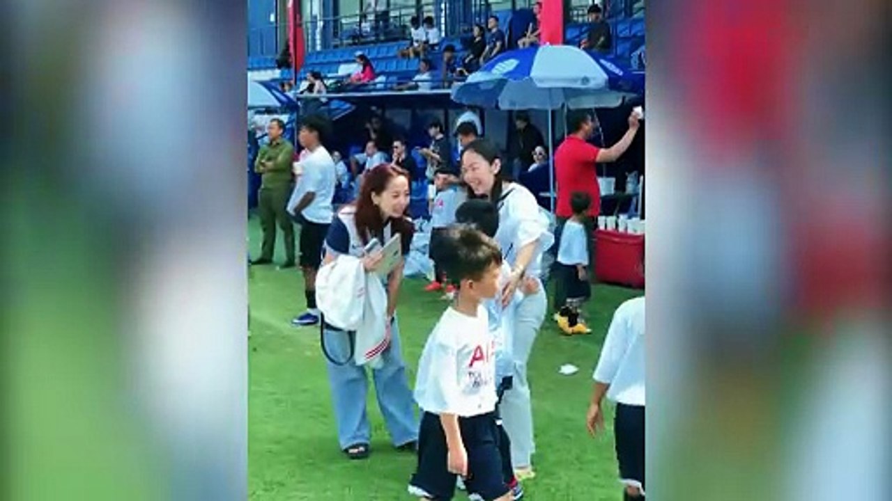 គ្រូបង្វឹកពីក្លឹប Tottenham Hotspur មកចែករំលែកបច្ចេកទេសបាល់ទាត់កុមារជិត១ពាន់នាក់នាទីលាន ISI Park