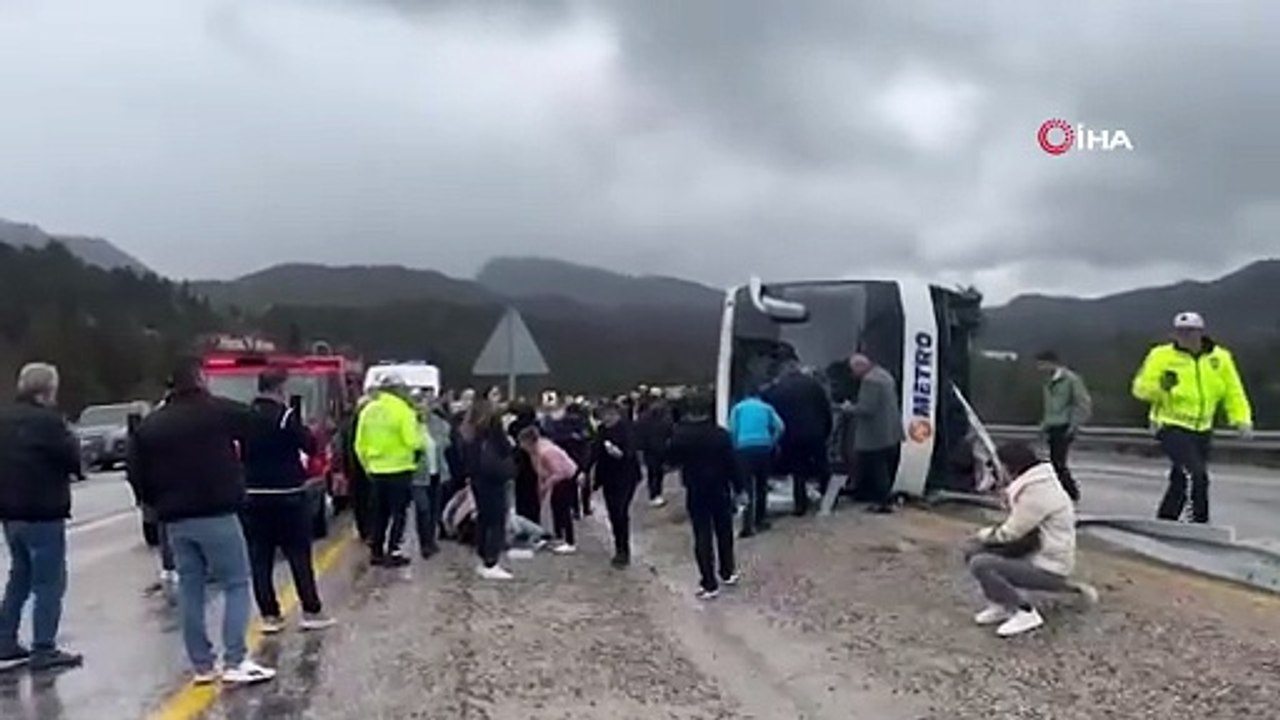 Seydişehir-Antalya Yolunda Yolcu Otobüsü Devrildi: 15 Yaralı!