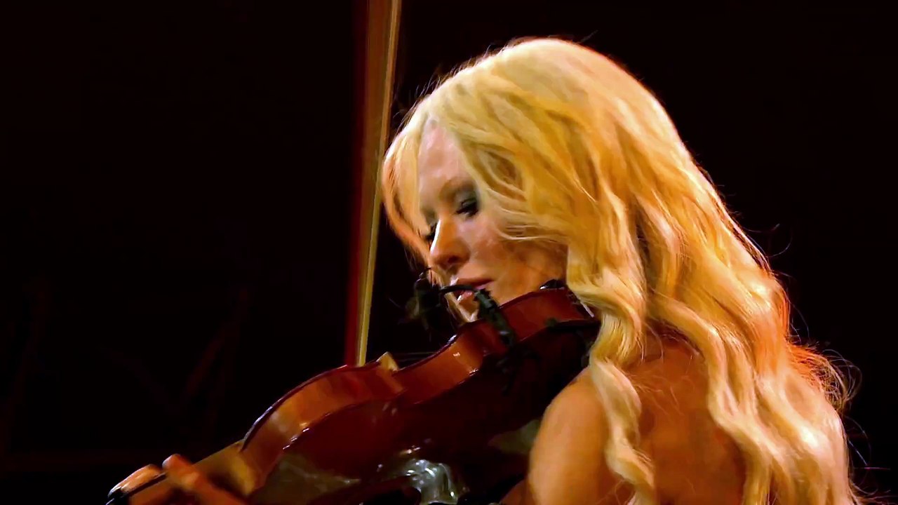 Eurovision 2026 : la Finlande favorite avec "Liekinheitin" de Linda Lampenius et Pete Parkkonen