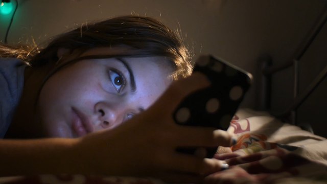 Study links heavy social media use to poorer teen mental health