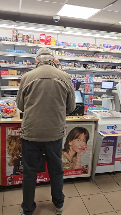 ptite visite chez @walkiry (sur tiktok) toujours dans la joie,la bonne humeur , le rire , la bonne musique..... Quoi ? tu es de Nantes et tu ne connais pas le  Tabac Viarme ??viens vite prendre ta dose de bon de humeur 🤣🤣🤣