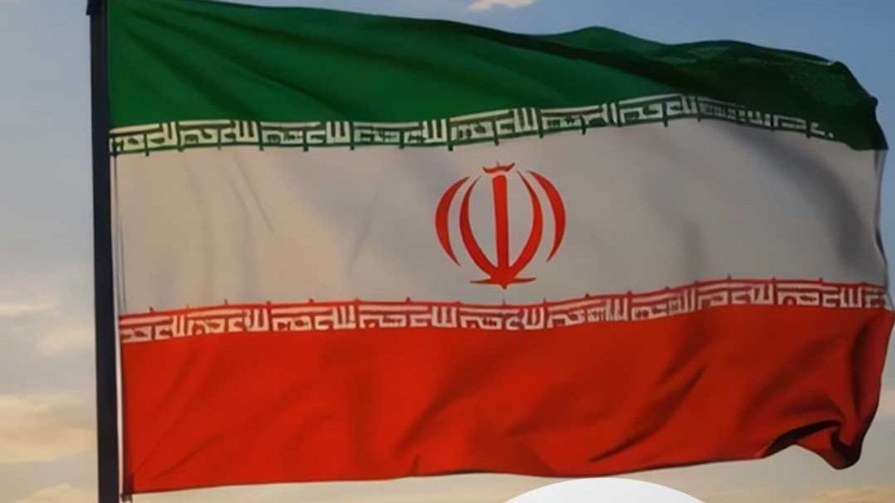 Strait of Hormuz पार कराने के लिए 20 लाख डॉलर वसूल रहा ईरान? जानें इस दावे की सच्चाई