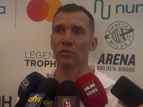 Milan, senti Shevchenko: Leao? Non è un attaccante, ma conta l’atteggiamento | Video