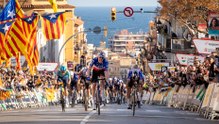 Godon puede con Evenepoel en Sant Feliu y asume el mando de la Volta