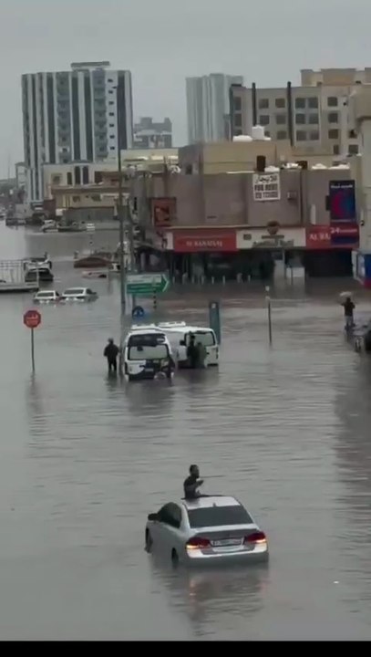 Breaking News: Heavy Rain Causes Flooding in Ajman 🇦🇪 | UAE Weather Alert (March 23, 2026)