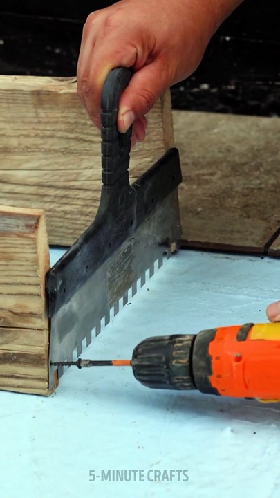 Apply Tile Glue Quickly With This Genius Method!