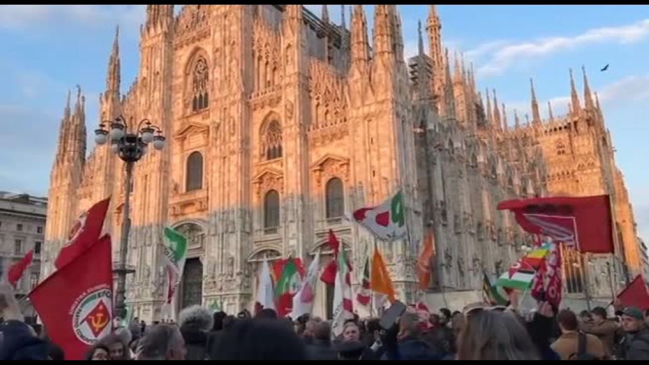 Referendum, a Milano la festa per il No in piazza Duomo