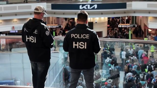 EE.UU. despliega agentes de ICE en aeropuertos por crisis en controles