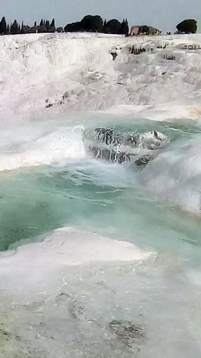 Pamukkale Travertenleri Termal suyun akışı