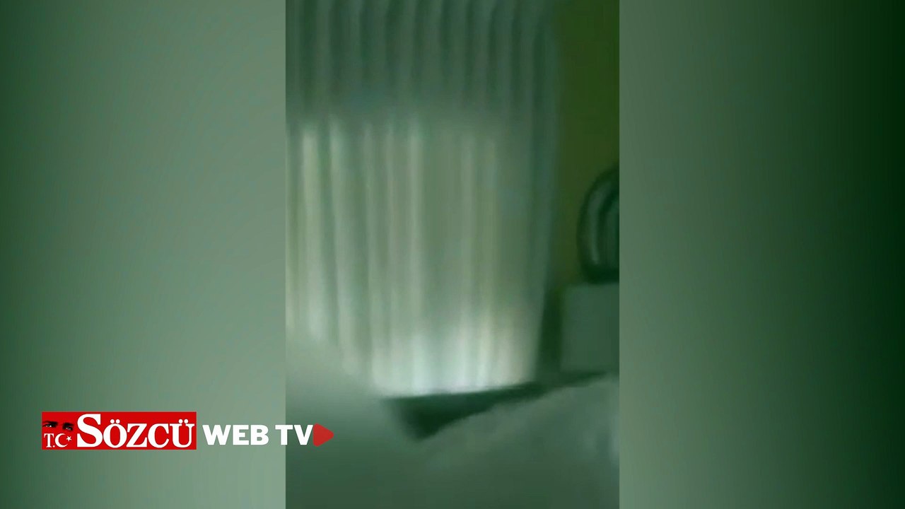 Sürpriz yapmak için eve erken geldi, eşini arkadaşıyla yatakta yakaladı!