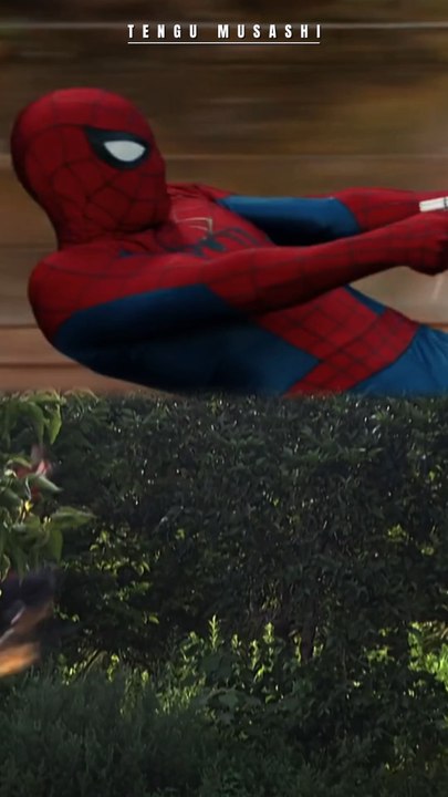 Spiderman utilise le Rider Kick ??